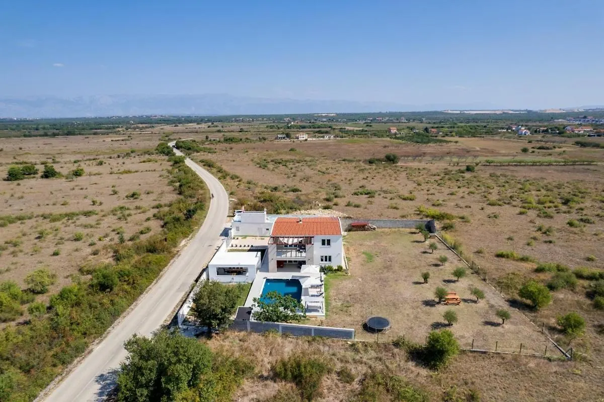 Villa Kotari In Zemunik Gornji - Haus Fuer 10-12 Personen Gornji Zemunik