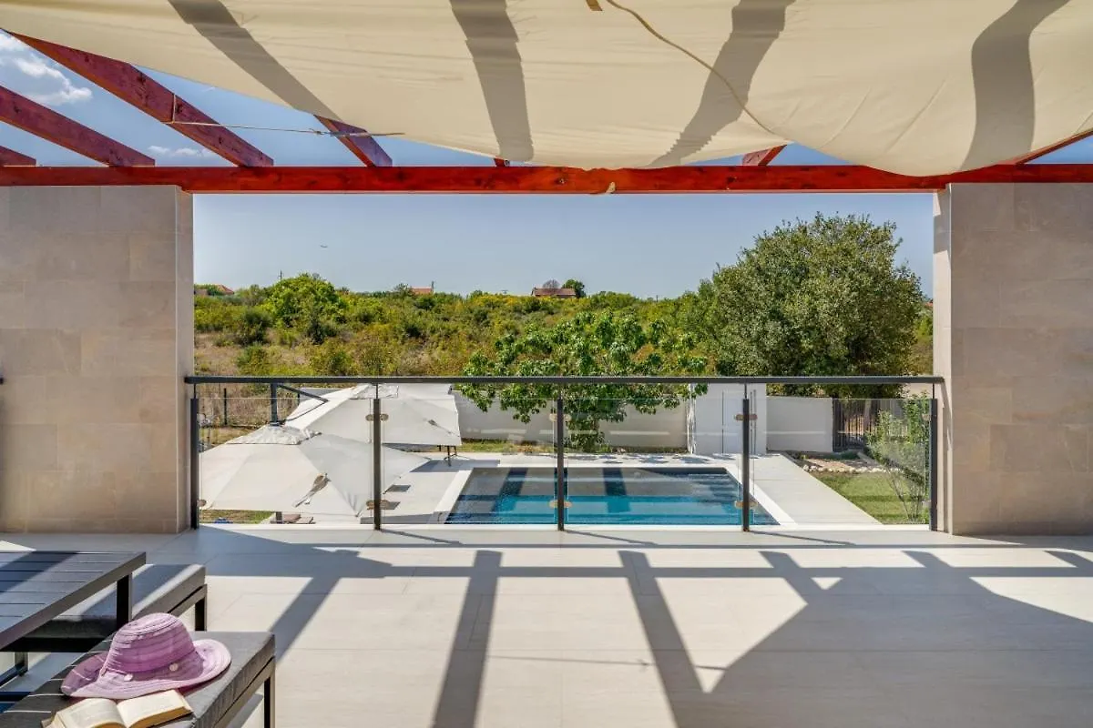 Villa Kotari In Zemunik Gornji - Haus Fuer 10-12 Personen Gornji Zemunik 0*,  Croatia