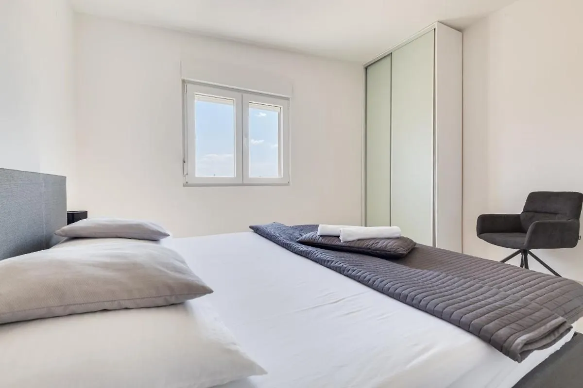 Villa Kotari In Zemunik Gornji - Haus Fuer 10-12 Personen Gornji Zemunik Croatia