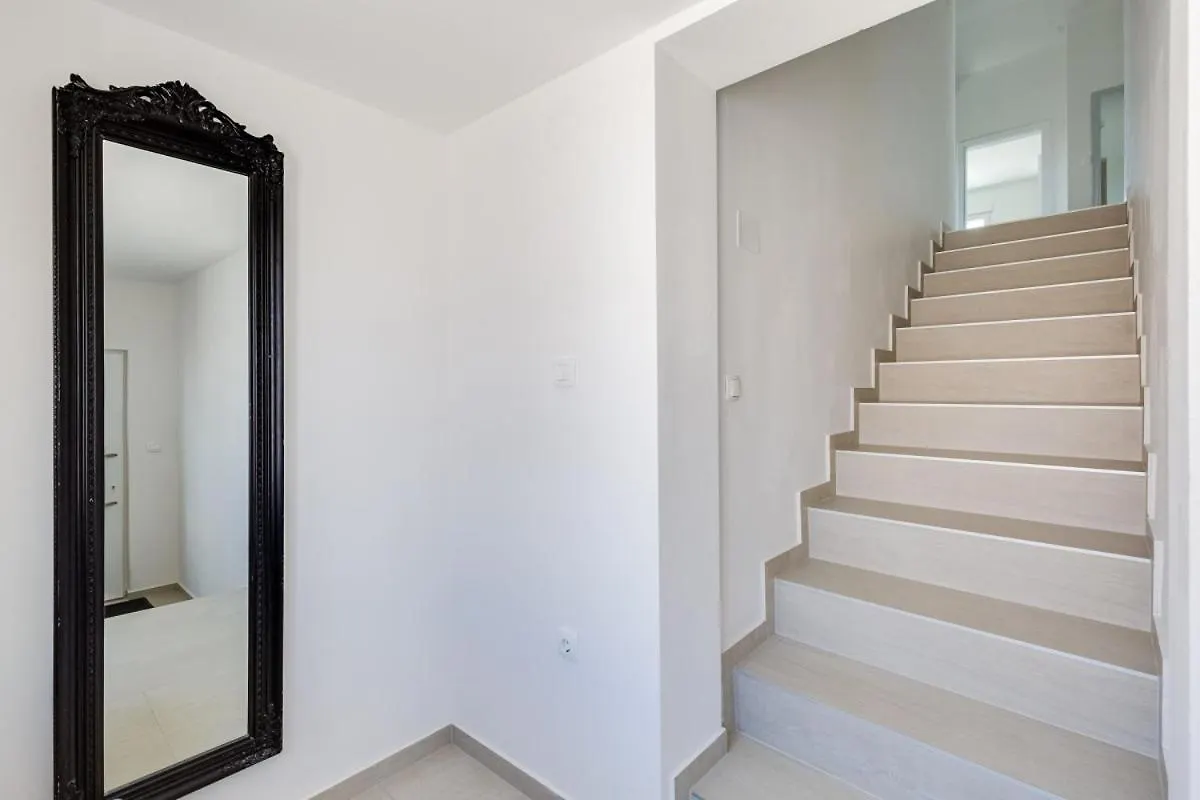 Villa Kotari In Zemunik Gornji - Haus Fuer 10-12 Personen Gornji Zemunik