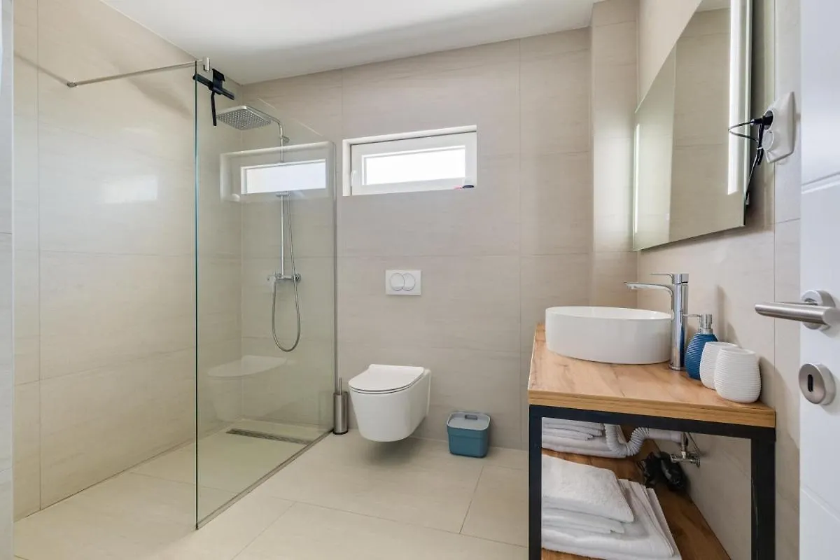 Villa Kotari In Zemunik Gornji - Haus Fuer 10-12 Personen Gornji Zemunik Croatia