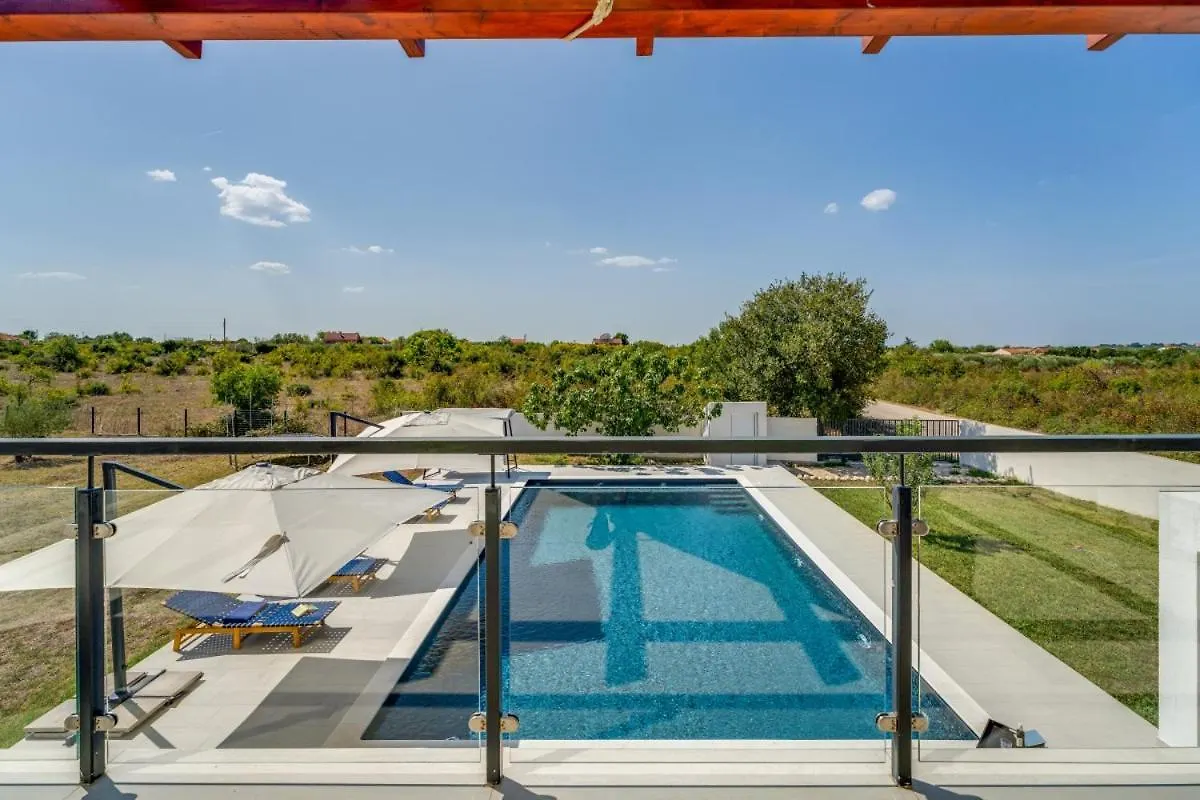 Villa Kotari In Zemunik Gornji - Haus Fuer 10-12 Personen Gornji Zemunik 0*,  Croatia