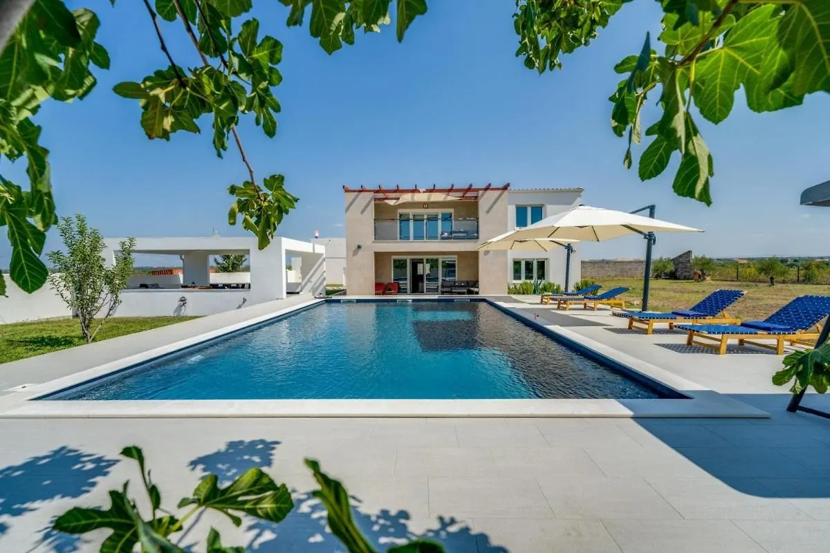 Villa Kotari In Zemunik Gornji - Haus Fuer 10-12 Personen Gornji Zemunik
